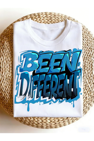 NOURAM تي شيرت أسود كبير الحجم بطباعة "Been Different" وتصميم جرافيتي باللون ...