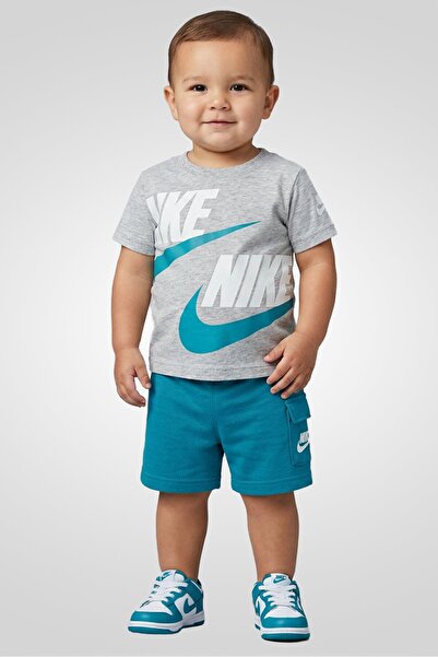 Nike طقم تي شيرت وشورت بشعار العلامة التجارية للأولاد الصغار، قطعتين، متعدد ا...