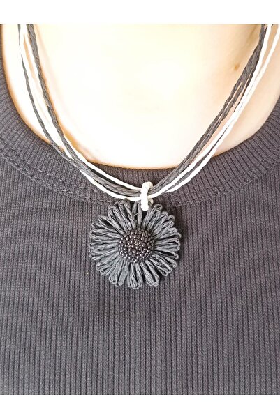 RP COMPANY Black Daisy Model Wicker Necklace