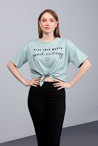 FIRST STYLE Green tie-front t-shirt with a subtle print