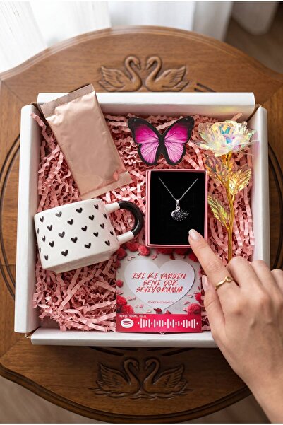 Le Manolia Accessories kararmaz çelik siyah kuğu kolye ,türk kahvesi ,siyah kalp kupa ve sonsuzluk gülü hediye set