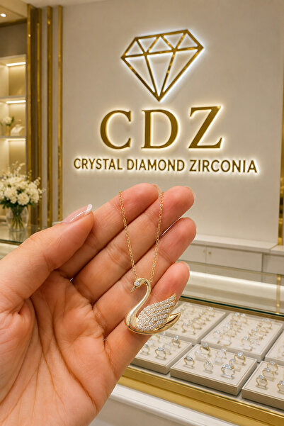 Crystal Diamond Zirconia Işıklı kolye kutusunda , 0.45 karat özel parlaklikta...