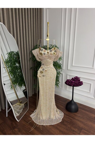 ranin Off-White Evening Dress with Tulle and Beaded Embroidery Accessory.