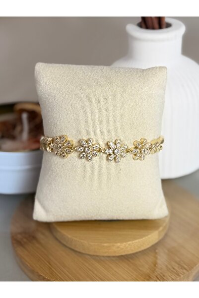 ANKA JEWELLRY سوار نسائي من الفولاذ الذهبي مرصع بحجر الزركون مع تفاصيل على شك...