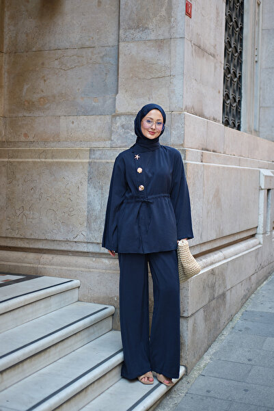 LOCCO Women's Three-Brooch Detailed Hidden Buttoned Waist-Tie Suit in Navy Blue
