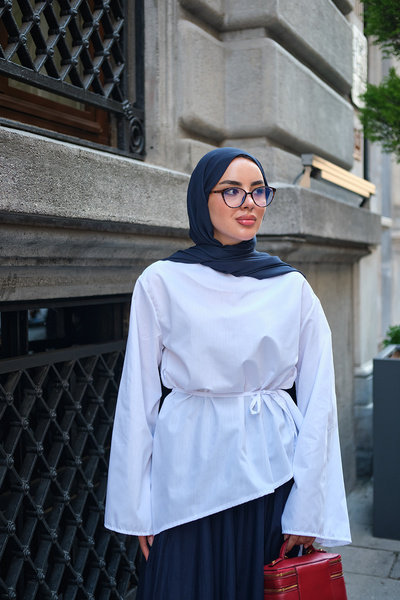 LOCCO بلوزة نسائية بحزام خصر وتنورة بيضاء