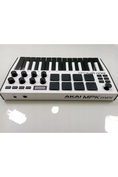 AKAI Controler cu tastatură MPK Mini MK3 Negru
