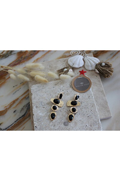 Atelier Pelin Dangle Mng Model Earrings with Black Stones