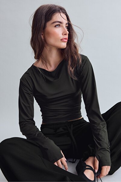 Stradivarius تي شيرت من البولي أميد بأكمام طويلة وتفاصيل مجمعة
