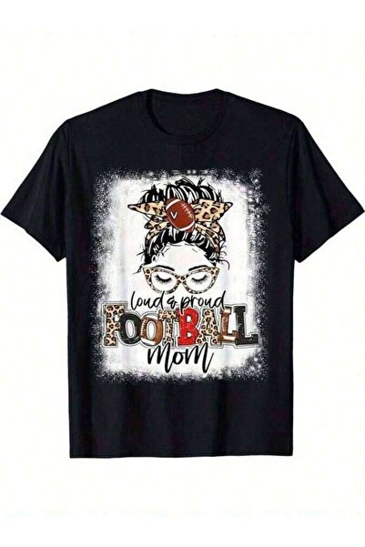 25W تي شيرت بطبعة جلد الفهد المبيضة من Proud Football Mom - ناعم، برقبة دائري...