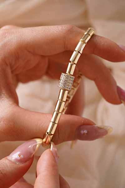 AŞIK ACCESSORIES نموذج مجوهرات ذهبية اللون مع شعار حجري