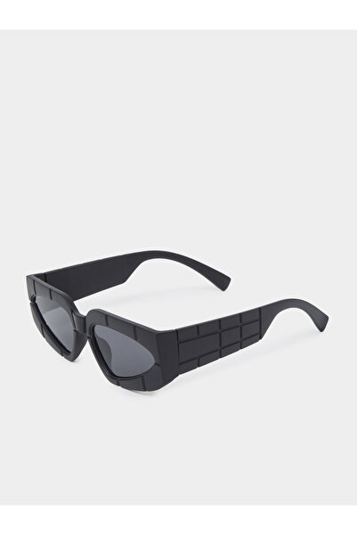 Styli Black Triangle Frame Sunglasses