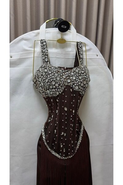 FASHION Elegant Evening Gown with Crystal-Embellished Corset and Sophisticate...