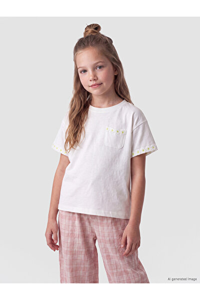 LC Waikiki Trendlucky Girls' T-Shirt with Embroidered Oval Collar and Contras...