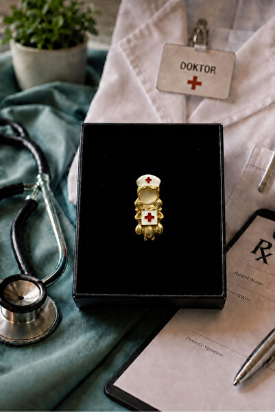 PULİNİN DÜKKANI Pembe Kalp Stetoskop Tasarımlı Taşlı Doktor ve Hemşire Yaka B...