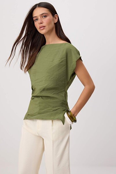 Trendyol Kollektion Hellkhakifarbene, bequeme Modal-Webbluse TWOSS26BZ00546