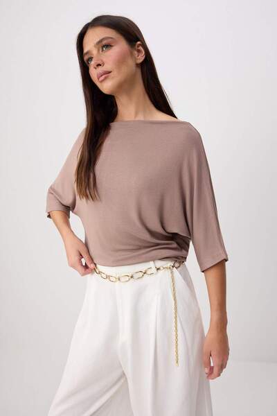 Trendyol Collection بلوزة محبوكة ناعمة بأكمام قصيرة وياقة دوجيه من داكن مينك ...
