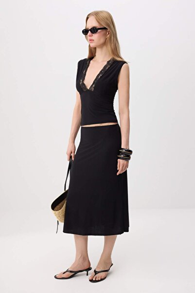 Trendyol Collection Black Fitted/V-Neck Lace Detailed Skirted Flexible Knitte...