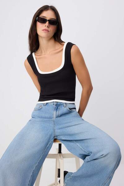 Trendyol Collection قميص داخلي محبوك من القطن بدون أكمام ذو ياقة قياسية بلون ...