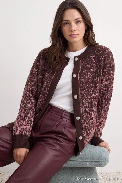 Trendyol Modest Braune, weich strukturierte Strick-Hijab-Strickjacke TCTAW26T...