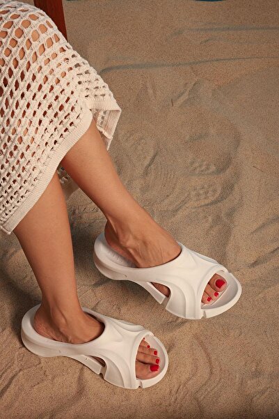 Beyond Unisex Λευκές Luca Ultra Light Ματ Παντόφλες 2cm BYNDFAY04