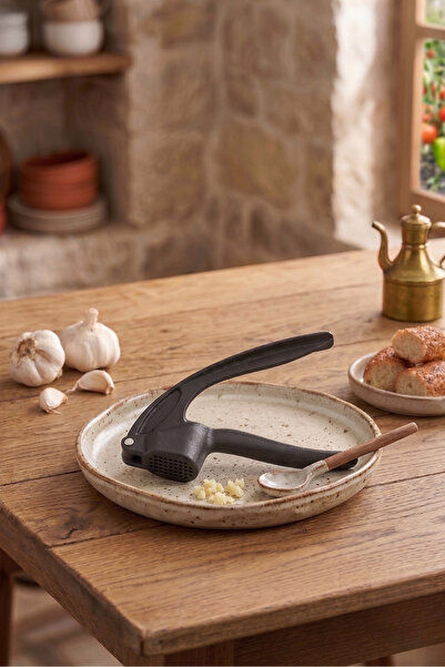 Garlic Crusher Press with Aluminum Casting Hopper