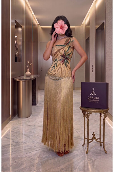Mazon Fashion فستان ذهبي مزين بالشراشيب، سحر الأناقة