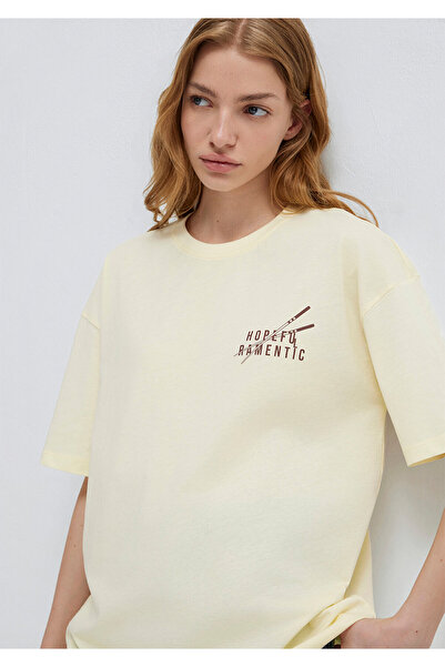 Mavi Gelbes T-Shirt mit Ramen-Print, lockerer Schnitt / bequemer Schnitt 1614...