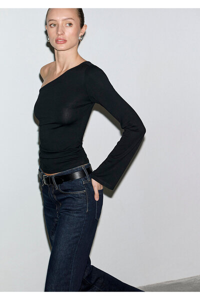 Mavi تي شيرت أسود بأكمام طويلة وكتف واحد، تصميم ضيق/ملائم للجسم 1614034-900