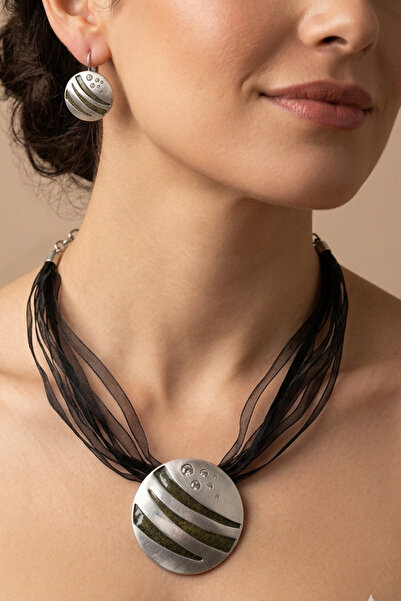 PETEK AKSESUAR Multiple Tulle Ribbon Stone-Encutured Necklace and Earrings Set