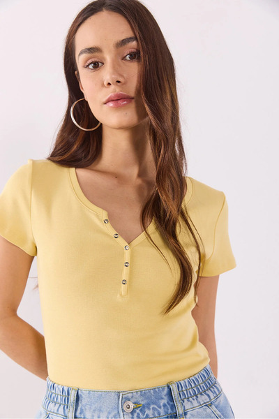 VENA Women's Matilda Button Detailed Fitted T-Shirt 100% Cotton - Vanilla