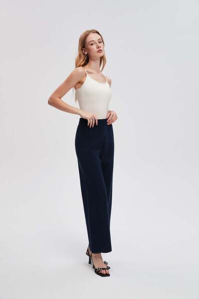 menta Solid Wide-Leg Pants