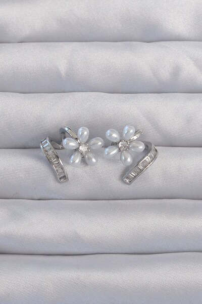 Inure Jewelry أقراط نحاسية فضية اللون مرصعة بأحجار الزركون واللؤلؤ