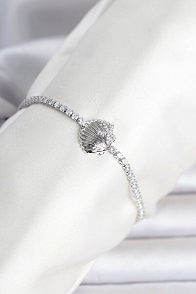 Inure Jewelry سوار نسائي من النحاس الفضي اللون بتصميم صدفة البحر من سلسلة ووش...