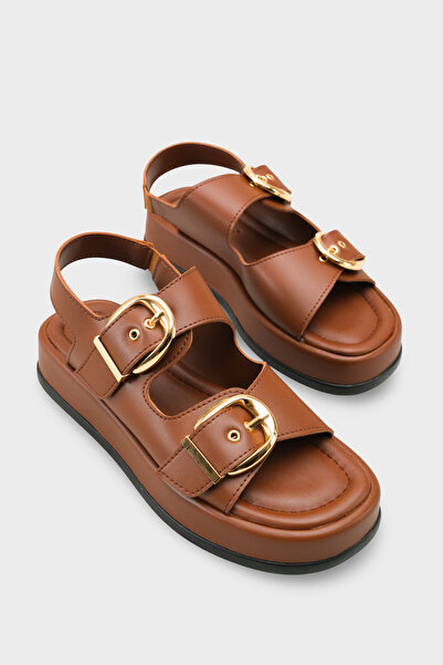 Capone Outfitters صندل نسائي بكعب عريض وحزام مزدوج من كورتنى