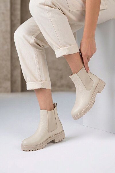 Stilbagshoes حذاء نسائي من الجلد الطبيعي بتفاصيل مطاطية على الجانب باللون البيج