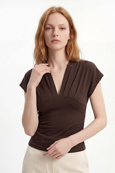 HAKKE Elegant blouse with ruched detail and v-neck