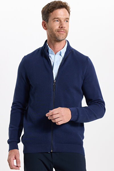 Tudors Gemusterter, dunkelblauer Herren-Cardigan mit halbem Rollkragen und Re...