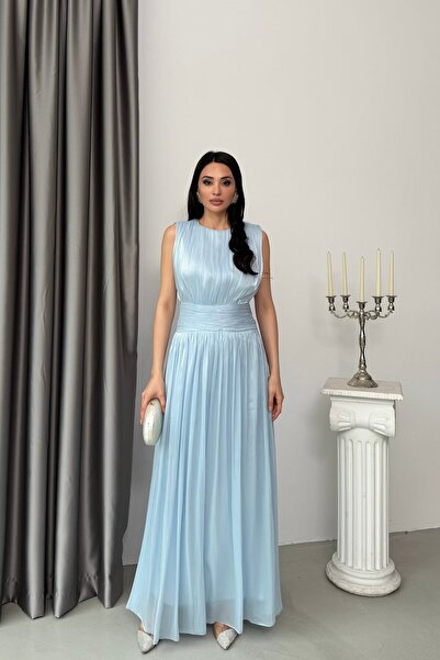 Serica Moda Μπλε μάξι φόρεμα με πιέτες και λαιμόκοψη ποδηλάτου με ζώνη