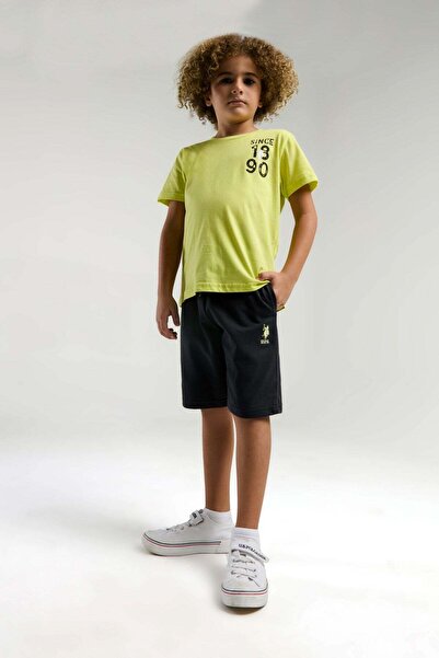 U.S. Polo Assn. تي شيرت للأولاد بأكمام قصيرة وطباعة مفصلة من 9 إلى 15 سنة بال...