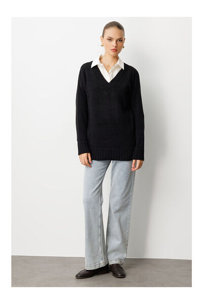 LC Waikiki Nevavm V-Neck Oversize Black Knitwear Sweater with a Difference