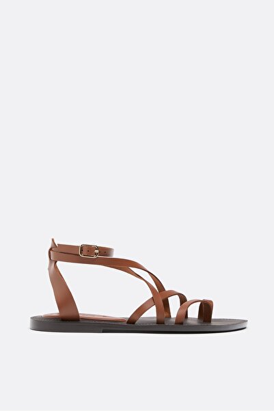 Stradivarius Deri bağlı bantlı sandalet