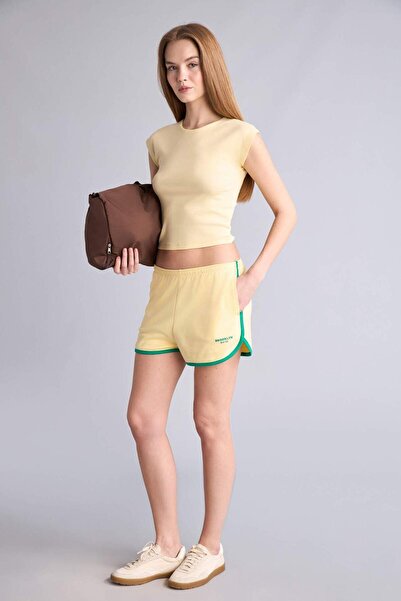 DeFacto White Elastic Waist Mini Shorts with Piping Detail G8017Ax26Hs