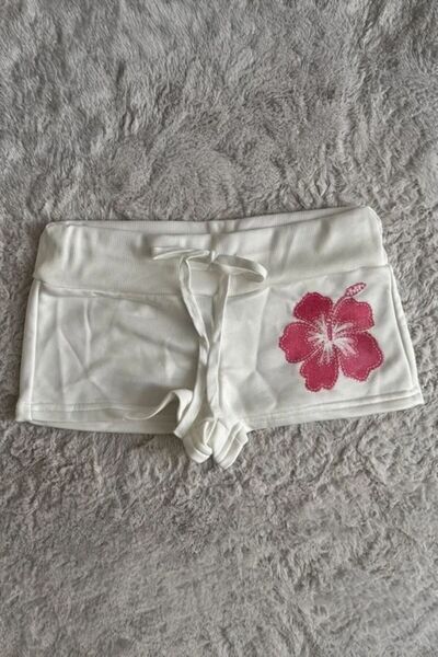 Karakedi Pantaloni scurți albi roz cu șireturi cu flori de hibiscus