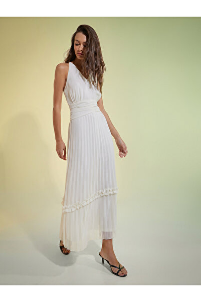 Styli Off White Sleeveless Pleated Maxi Dress