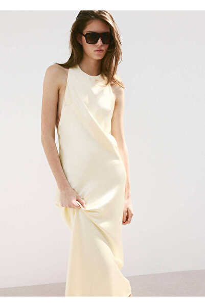 MANGO Woman Sırt detaylı saten elbise