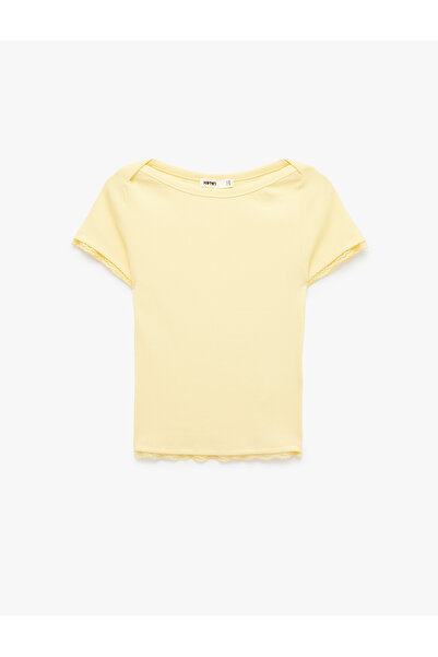 Koton Pamuklu Slim Fit Dantel Detaylı Kısa Kollu Kayık Yaka Tişört