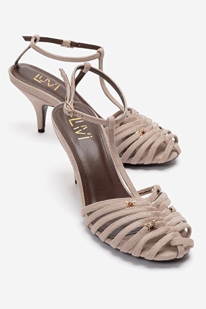 LuviShoes حذاء نسائي بكعب عالٍ من OVIER باللون البيج مع إكسسوارات من الجلد ال...