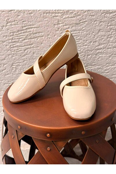 Beyond Women's Beige Drop Buckle Patent Leather Ballerinas 1cm Bynddam01