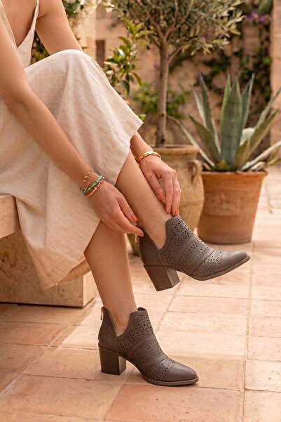 Stilbagshoes حذاء نسائي صيفي بكعب عالٍ مزين بطباعة ليزر مخملية باللون البني